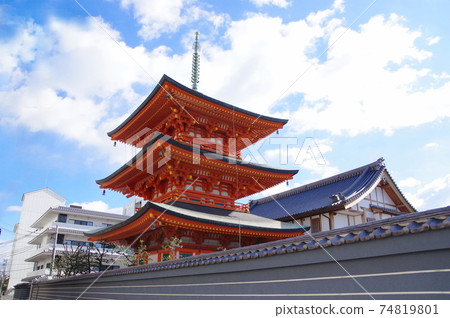 位於天崎寺町的本光三重寶塔,保留了城堡小鎮的氛圍 位於天崎寺町的本光三重寶塔,保留了城堡小鎮的氛圍 74819801