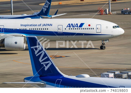 東京大田區滑行飛機的機場風光 東京大田區滑行飛機的機場風光 74819803