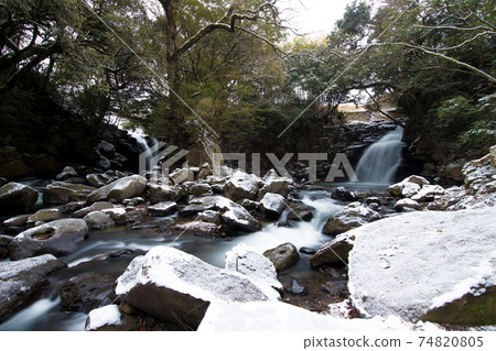Snow scene of Meotodaki Snow scene of Meotodaki 74820805