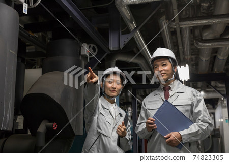 培訓OJT,教在工廠進行設備維護的工人 培訓OJT,教在工廠進行設備維護的工人 74823305