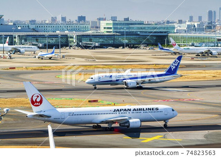 東京大田區滑行飛機的機場風光 74823563