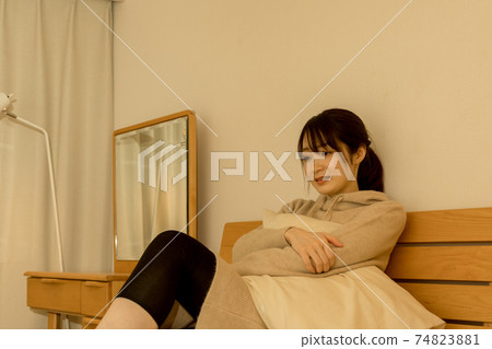 Women tired of self-restraint 74823881