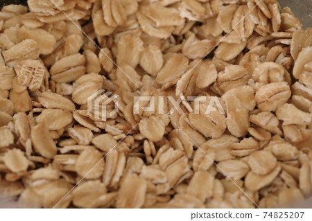 oatmeal 74825207