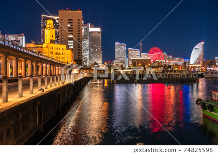 《Kanagawa Prefecture》 Night view of Yokohama Port Town, Elephant Nose Park 74825598