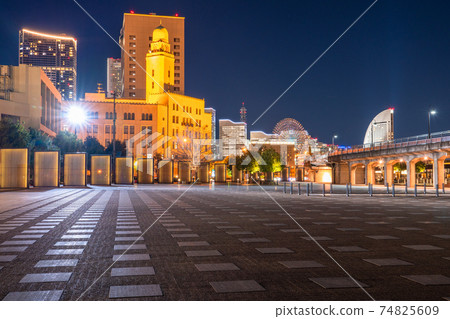 《Kanagawa Prefecture》 Night view of Yokohama Port Town, Elephant Nose Park 74825609