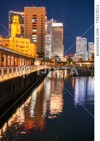 《神奈川縣》橫濱港鎮夜景，大象鼻子公園 74825611
