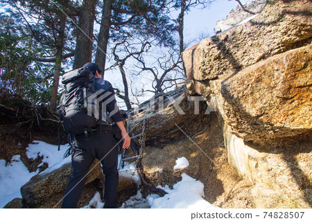 Gozaisho山登山梯在中間的山路 Gozaisho山登山梯在中間的山路 74828507