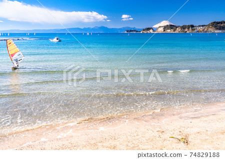 《Kanagawa Prefecture》 Looking at the Shonan sea, Enoshima and Mt. Fuji 《Kanagawa Prefecture》 Looking at the Shonan sea, Enoshima and Mt. Fuji 74829188