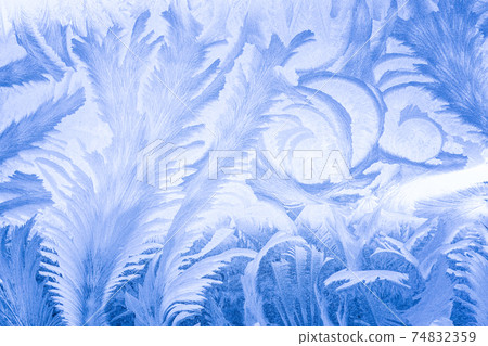 極冷的藝術，窗玻璃上的霜紋 74832359