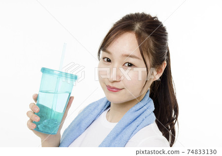 Women who rehydrate during exercise 74833130