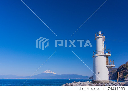 (Shizuoka Prefecture) Nishiizu Heda / Mihamamisaki Lighthouse and Mt. Fuji 74833663