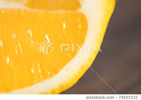 切檸檬的橫截面 切檸檬的橫截面 74835332