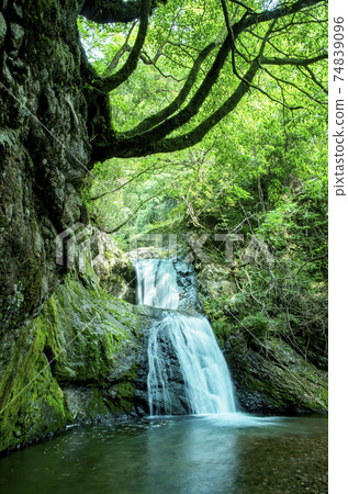 Hida-Kanayama Yokotani Gorge Four Waterfalls 74839096