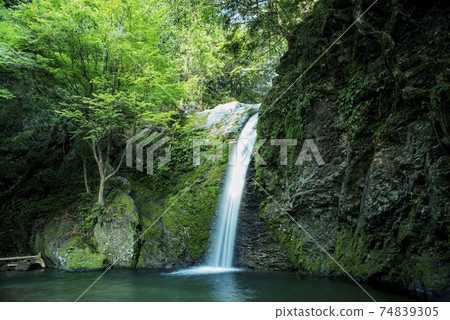 Hida-Kanayama Yokotani Gorge Four Waterfalls Hida-Kanayama Yokotani Gorge Four Waterfalls 74839305