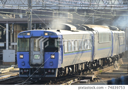 Limited express "Okhotsk" departing from Sapporo station in the evening for Abashiri 74839753