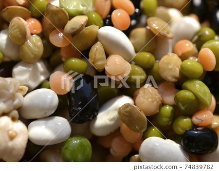 grain beans, lentils, chickpeas 74839782