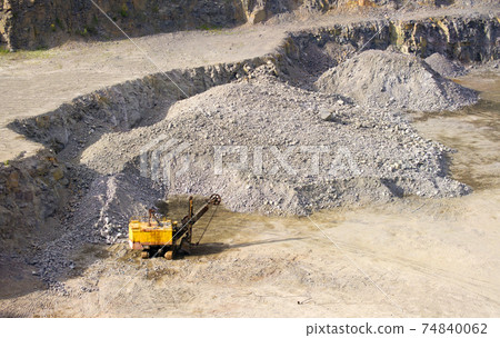 machine at the quarry for the extraction of granite 74840062