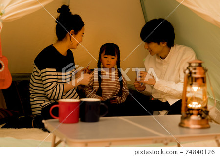 露營時假裝在家,家人不要出門 露營時假裝在家,家人不要出門 74840126
