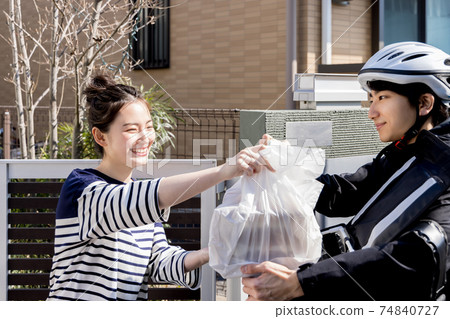 Delivery lunch delivery 74840727