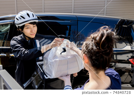 Delivery lunch delivery 74840728