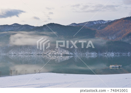 一個平靜的早晨 一個平靜的早晨 74841001