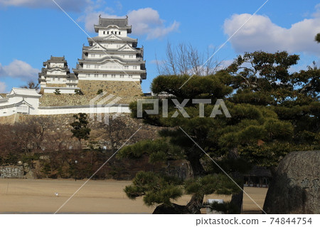 Himeji Castle from Sannomaru Square to the castle tower [Hyogo Prefecture] 74844754