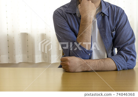 A man sitting in a chair and thinking (30s, Japanese, plain clothes) A man sitting in a chair and thinking (30s, Japanese, plain clothes) 74846368