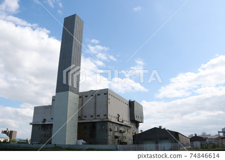 Garbage incinerator during demolition work (Morinomiya Factory) Garbage incinerator during demolition work (Morinomiya Factory) 74846614