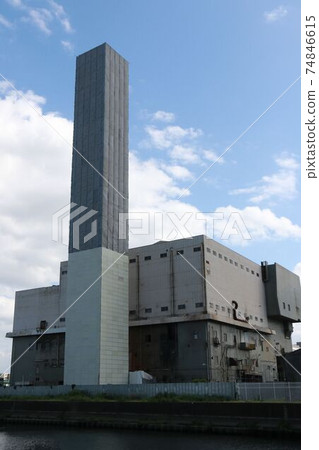 Garbage incinerator during demolition work (Morinomiya Factory) Garbage incinerator during demolition work (Morinomiya Factory) 74846615