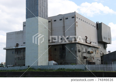 Garbage incinerator during demolition work (Morinomiya Factory) 74846616