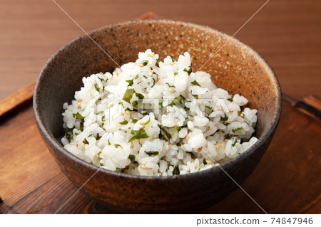 Wakame rice 74847946