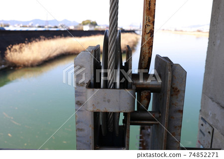 Pulley at the lock Pulley at the lock 74852271