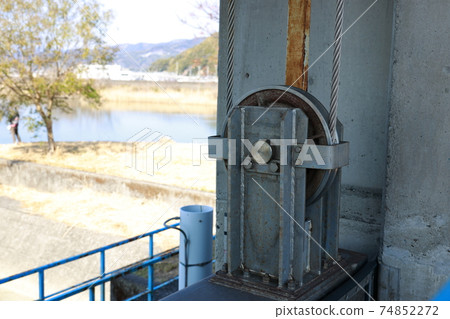 Pulley at the lock Pulley at the lock 74852272