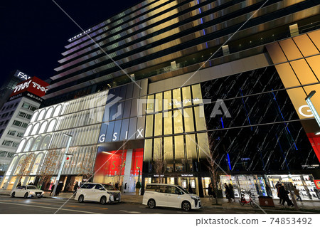 Night view of Tokyo Ginza 5-chome intersection 74853492