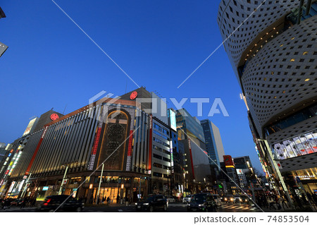 東京銀座4丁目交叉點夜視圖 74853504