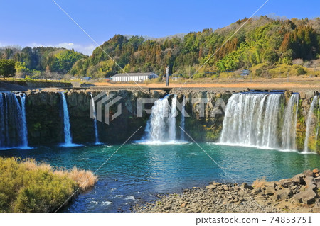 [Oita Prefecture] Harajiri Falls under fine weather 74853751