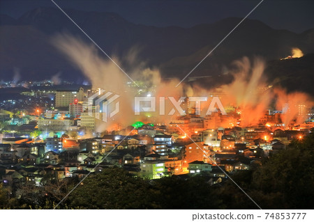 [Oita Prefecture] Kannawa Onsen night view of Yukemuri (Beppu Onsen) 74853777
