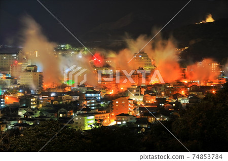 [Oita Prefecture] Kannawa Onsen night view of Yukemuri (Beppu Onsen) 74853784