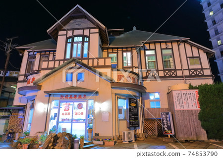 [大分縣]驛前古都溫泉（別府溫泉）的夜景 74853790