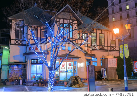 [大分縣]驛前古都溫泉（別府溫泉）的夜景 74853791