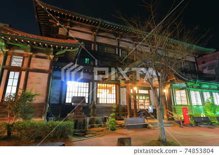 [Oita Prefecture] Night view of Takegawara Onsen (Beppu Onsen) 74853804