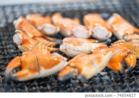 Jona Club (crab claw) charcoal-grilled on a shichirin Jona Club (crab claw) charcoal-grilled on a shichirin 74854817