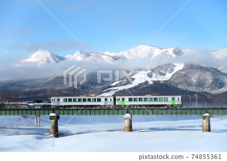 富良野滑雪場和冬季富良野線 74855361