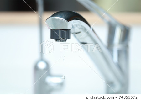 Faucet that breaks down and does not produce tap water 74855572