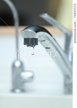 Faucet that breaks down and does not produce tap water 74855573