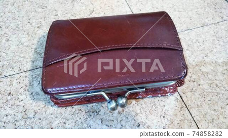Leather wallet 74858282