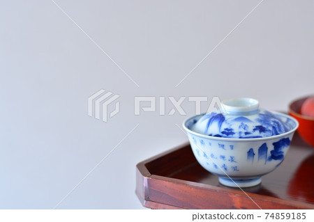 Tea bowl with lid. Decorate on a high-footed set. Antique Imari ware ceramics. 74859185