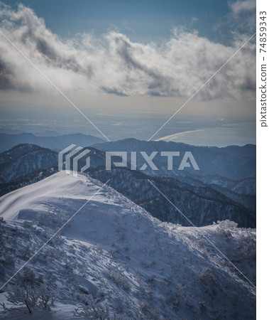 山頂的風景 74859343