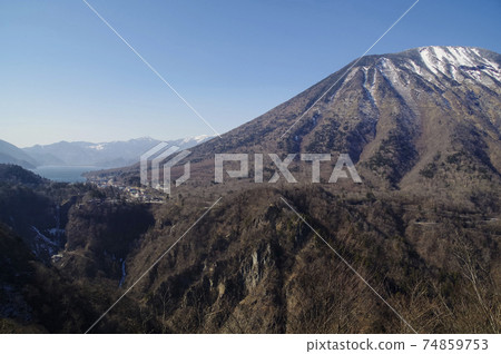 從晃平看南台山,華嚴瀑布和中禪寺湖 從晃平看南台山,華嚴瀑布和中禪寺湖 74859753