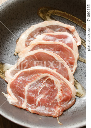 Duck thigh meat Duck thigh meat 74860365